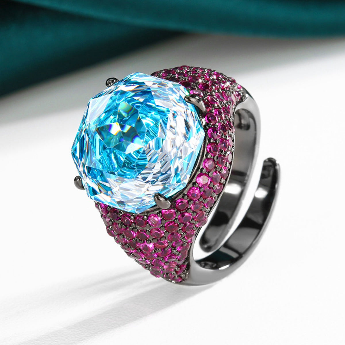 Urqanyu copper-based gold-plated simulated rose-cut gradient black gold personalized cubic zirconia ring