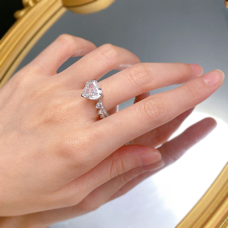 Urqanyu s925 silver heart-shaped 5 carat love row cubic zirconia diamond ring