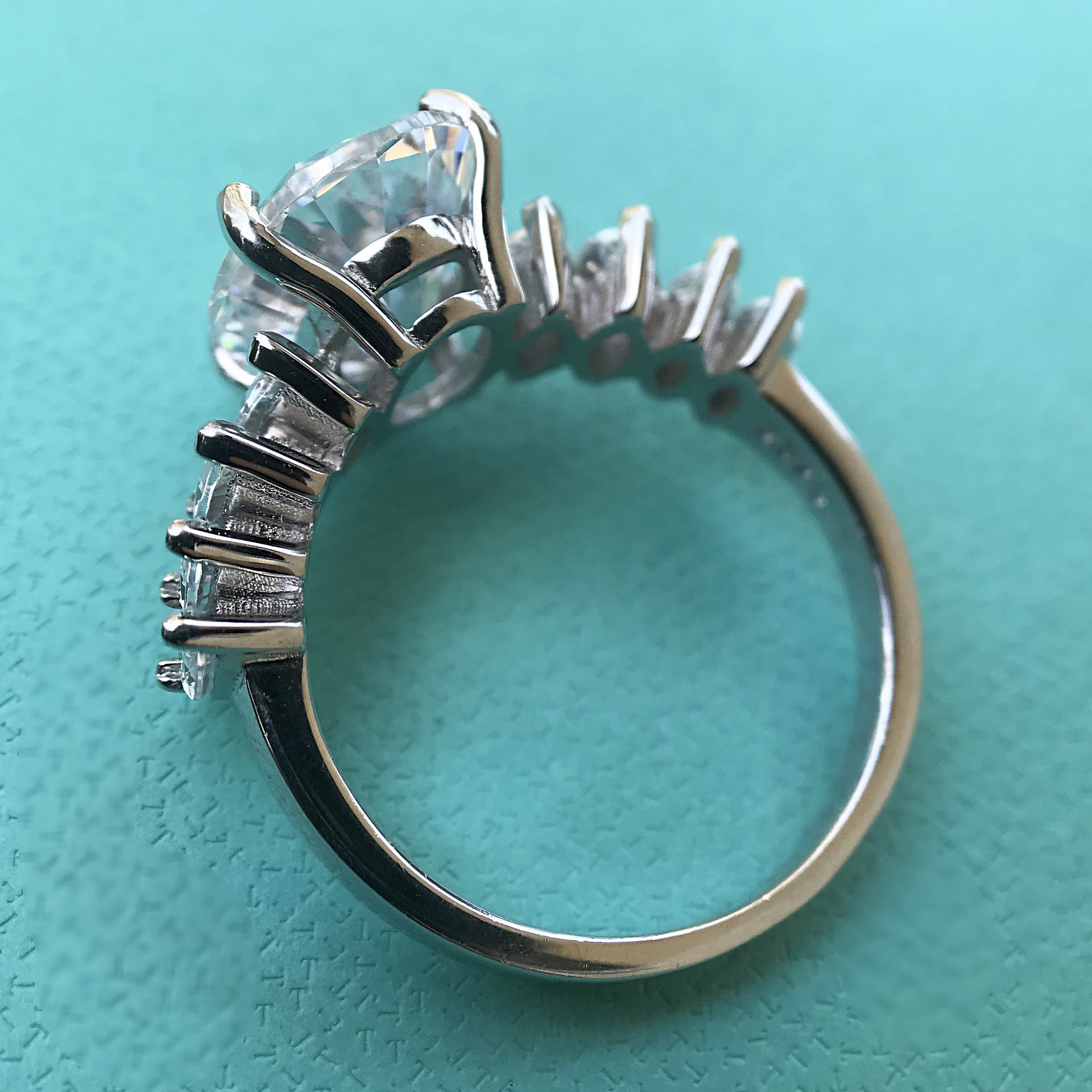 Urqanyu S925 silver oval popular fashion cubic zirconia engagement ring