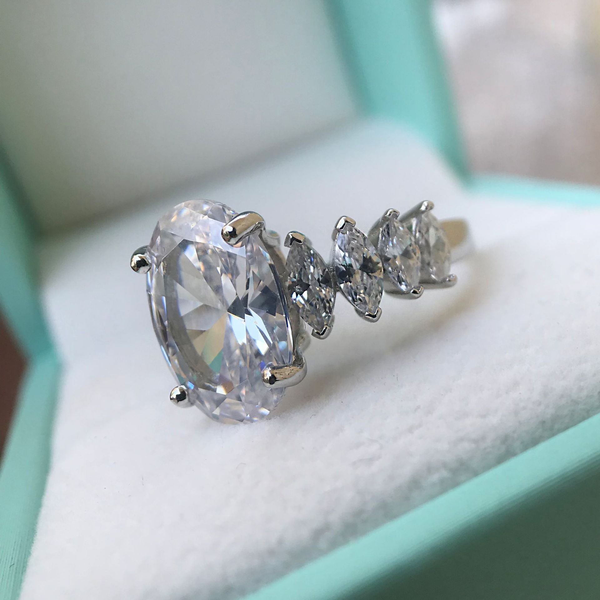 Urqanyu S925 silver oval popular fashion cubic zirconia engagement ring