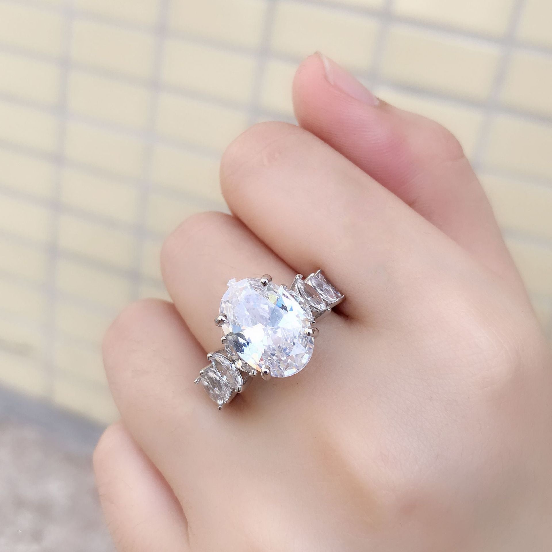 Urqanyu S925 silver oval popular fashion cubic zirconia engagement ring