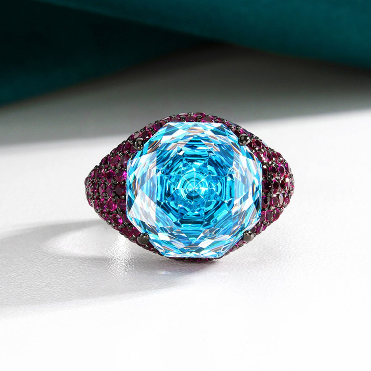 Urqanyu copper-based gold-plated simulated rose-cut gradient black gold personalized cubic zirconia ring