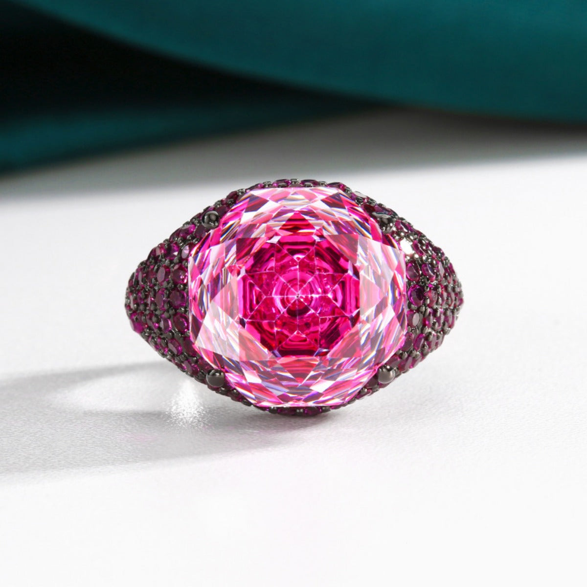 Urqanyu copper-based gold-plated simulated rose-cut gradient black gold personalized cubic zirconia ring