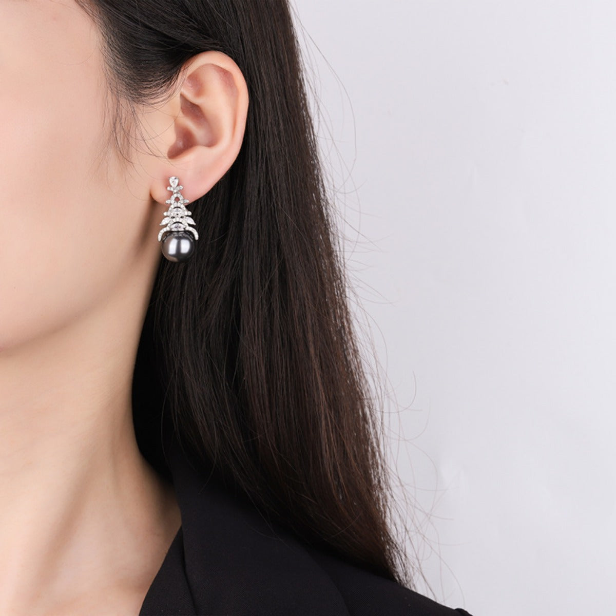 Urqanyu copper-based gold-plated inlaid mother-of-pearl Christmas tree cubic zirconia fashion earrings 12mm