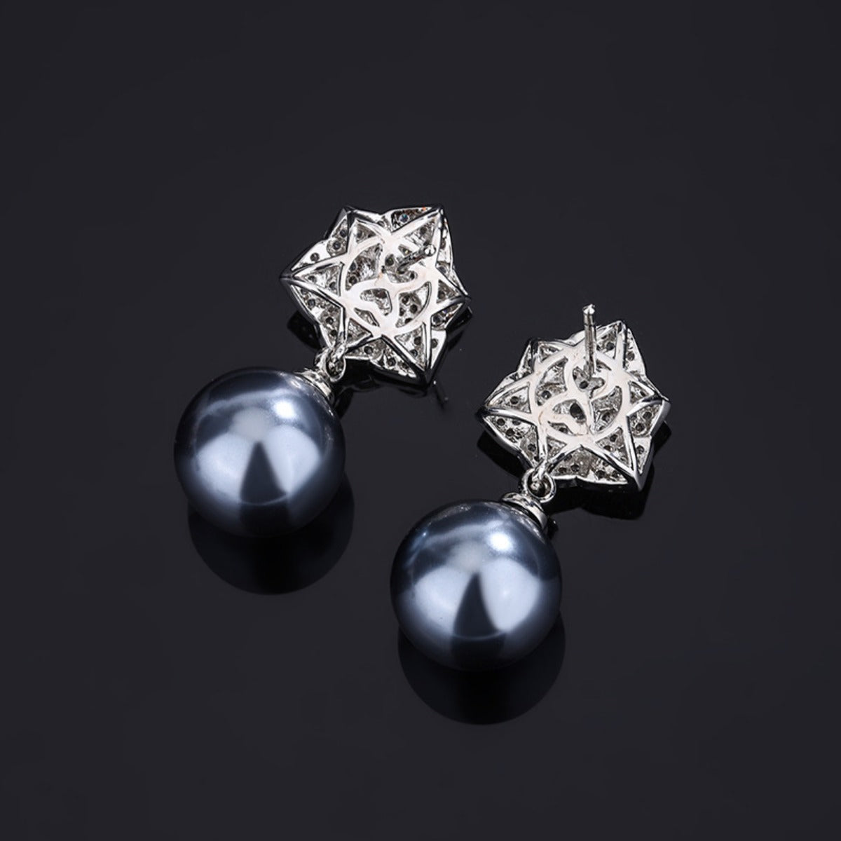 Urqanyu copper-based gold-plated inlaid pearl camellia cubic zirconia earrings