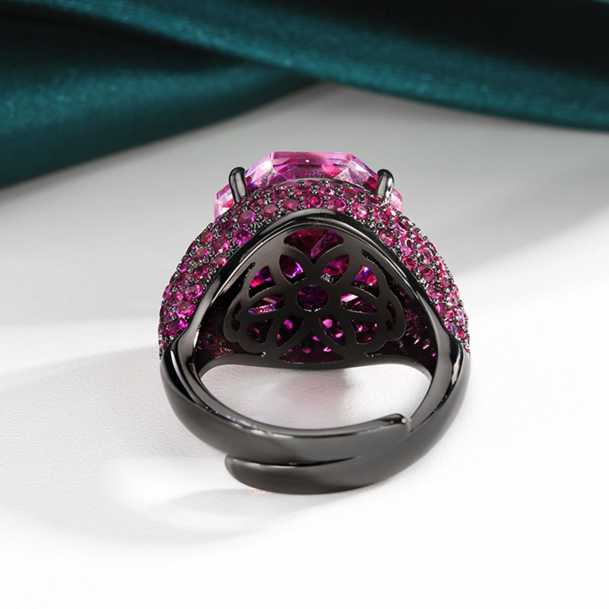 Urqanyu copper-based gold-plated simulated rose-cut gradient black gold personalized cubic zirconia ring
