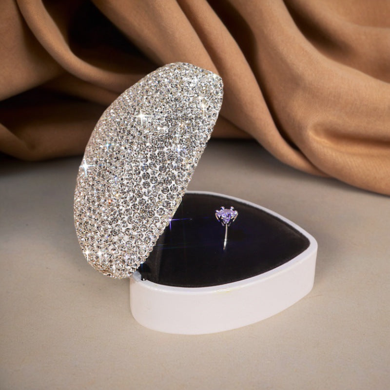 Urqanyu Cool white diamond inlaid heart shape ring box with LED light