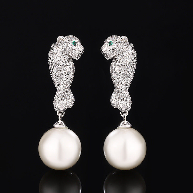Urqanyu copper-based gold-plated fashionable inlaid pearl leopard cubic zirconia pendant earrings 12mm