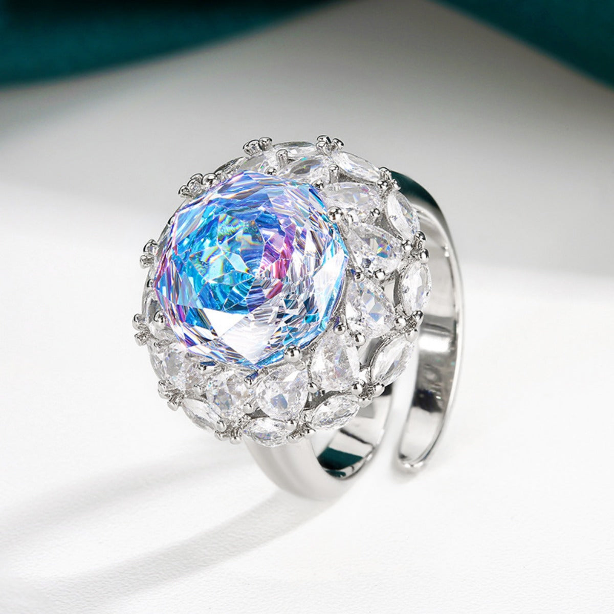 Urqanyu copper base gold-plated millennium cut gradient temperament cubic zirconia ring