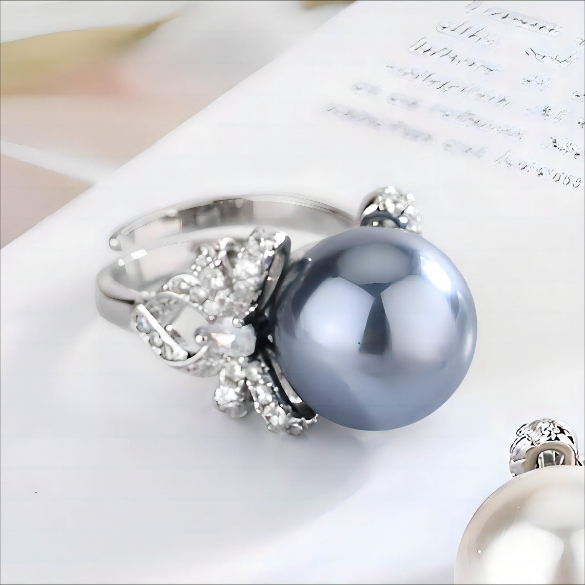 Urqanyu Gold Plated Copper Inlaid Mother-of-Pearl Butterfly Cubic Zirconia Ring 14mm