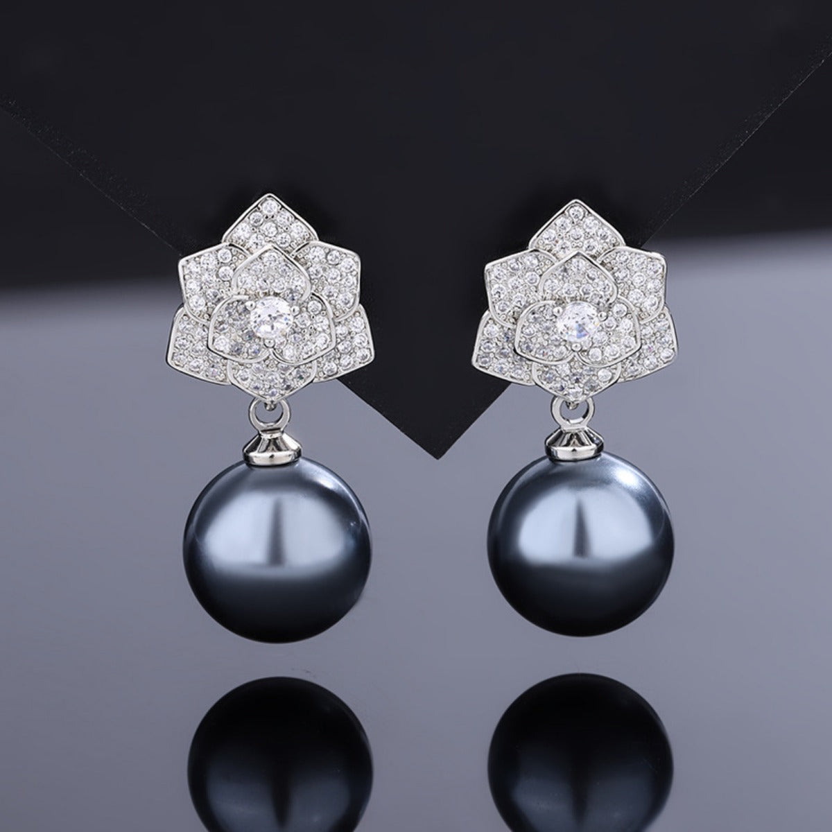 Urqanyu copper-based gold-plated inlaid pearl camellia cubic zirconia earrings
