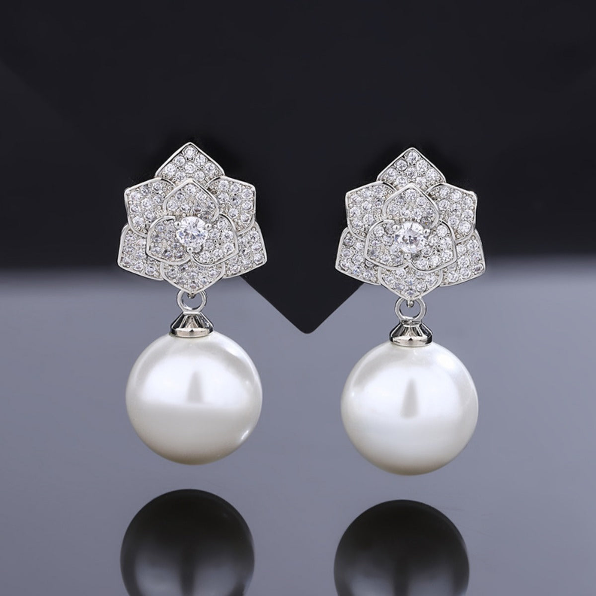 Urqanyu copper-based gold-plated inlaid pearl camellia cubic zirconia earrings