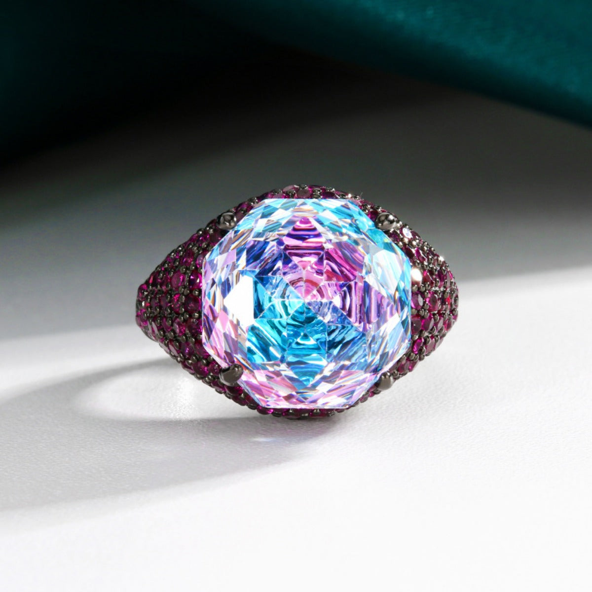 Urqanyu copper-based gold-plated simulated rose-cut gradient black gold personalized cubic zirconia ring