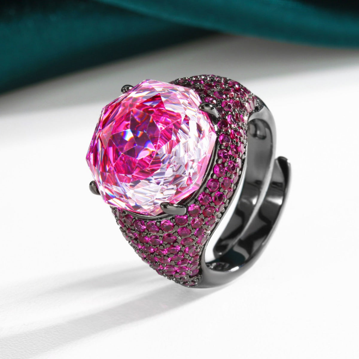 Urqanyu copper-based gold-plated simulated rose-cut gradient black gold personalized cubic zirconia ring